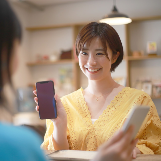 スタッフに当選画面を提示